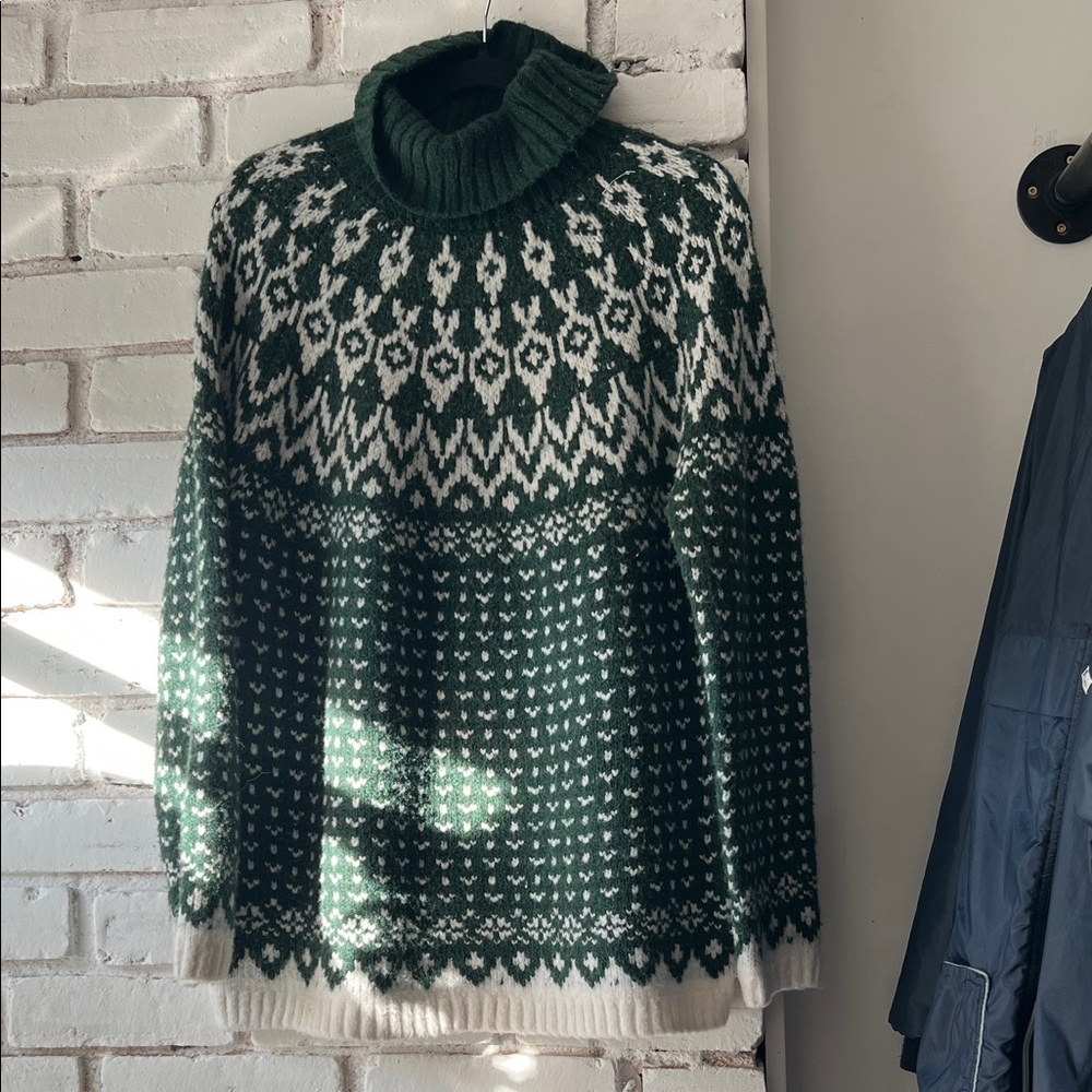 Green and White Turtleneck Sweater turtleneck Aztec knit